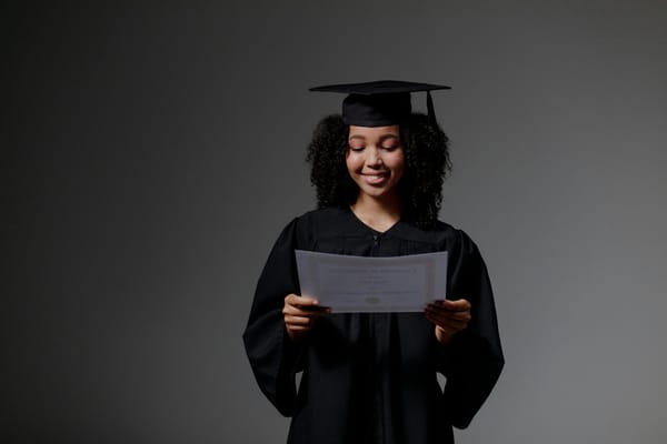 Digitale Zertifikate vs. traditionelle Diplome: Worauf Arbeitgeber mehr vertrauen